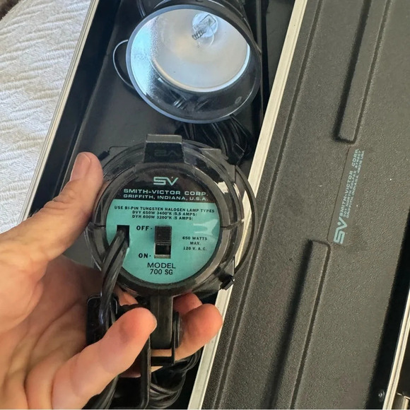 Smith-Victor SV portable "Attache" complete Location or studio Lighting Kit - Picture 2 of 16